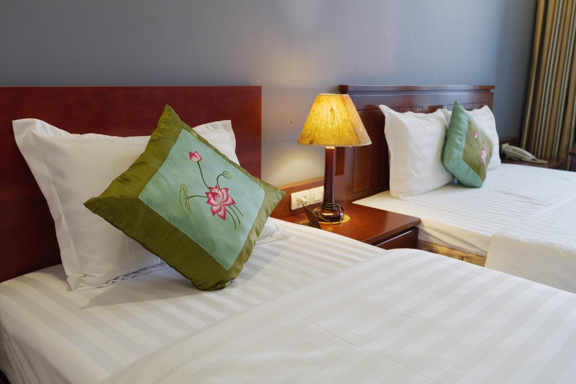 Ngan Ha Hotel Long Bien Hanoi Buitenkant foto
